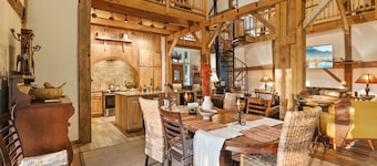 Experience the romance of a BARN. "DO YOU THINK YOU LIVE IN A BARN"YES!!
