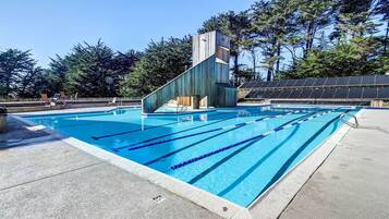 屋外プール、温水プール