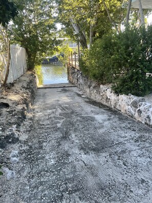Property grounds - Islamorada Waterfront Paradise with 5 Bedrooms, Pool and Dock (Tavernier)