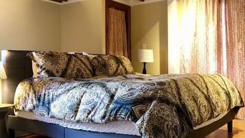 4 Schlafzimmer, Schreibtisch, Bügeleisen/Bügelbrett, Reisekinderbett