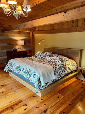 4 bedrooms, desk, iron/ironing board, travel crib