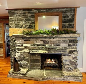 Interior - Country Estate on the Shenandoah River (Luray)