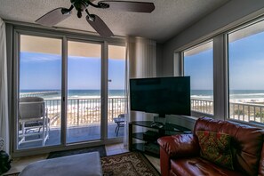 Smart TV, DVD player, books, stereo - FREE Beach Chairs, GULF FRONT, Common Pool/Hot Tub, VIEWS!, Wrap around balcony (Navarre)