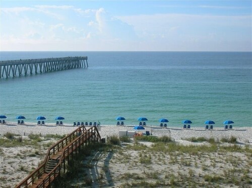 Gulf Front, FREE Beach Chairs, Pool/Hot Tub, Wrap-Around Balcony