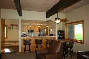 Dining - Fabulous Mountain Views! Easy Walk To Gondola, Peaceful & Secluded Feeling (Steamboat Springs)
