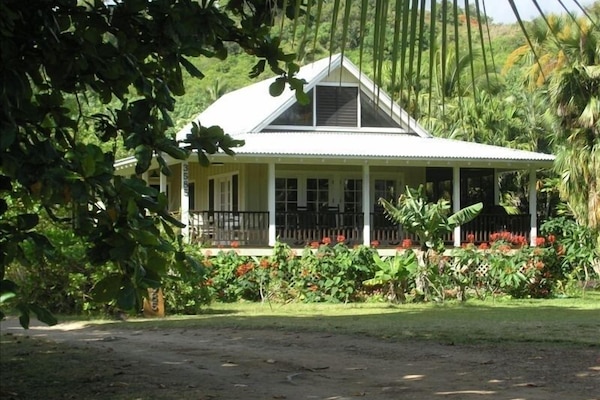 Plumeria Cottage-classic Hawaiian style architecture