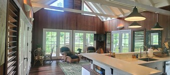 Vakker Plumeria Cottage-Anini Beach Plantation Style Hjem