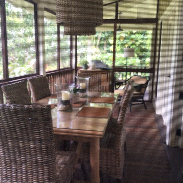 Dining - Beautiful Plumeria Cottage-Anini Beach Plantation Style Home  (Anini Beach)
