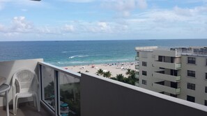 Property grounds - SOBE ~ ART DECO DISTRICT ~ SOUTH BEACH ~ RITZ CARLTON       Condo on the Water (Miami Beach)