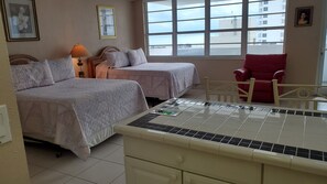 Fer et planche à repasser, Wi-Fi gratuit, draps fournis