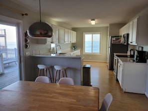 Fridge, microwave, oven, stovetop - OCEANFRONT 5BR/3BA w/ Linens & Towels  Full Kitchen 3 Ocean Decks Beach Chairs  (Ocean Isle Beach)