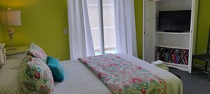 5 bedrooms, desk, iron/ironing board, travel crib