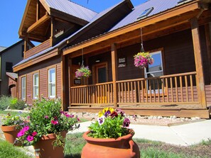 Exterior detail - Hotub!Fireplace!Sauna!Best Location In Town!Steps to FREE Shuttle!Comfy! (Crested Butte)