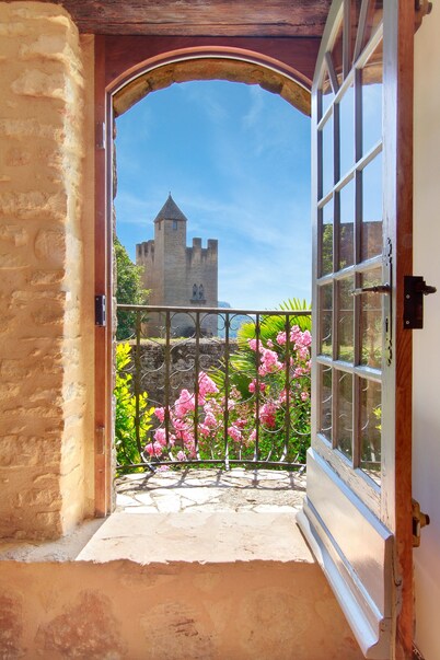Luxury Cottage Next to Medieval Castle with Stunning Valley Views!