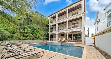 Largest Pool in Frangista! Free Beach Chairs for Summer, Golf Cart for $70 Per Day!