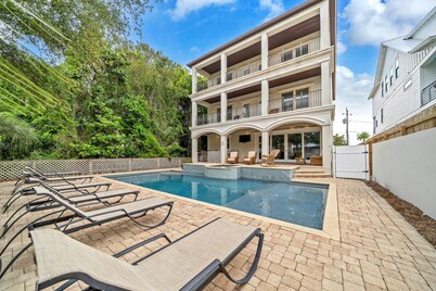 Largest Pool in Frangista! Free Beach Chairs for Summer, Golf Cart for $70 Per Day!