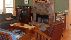 Smart-TV, Kamin, DVD-Player, Tischfußball
