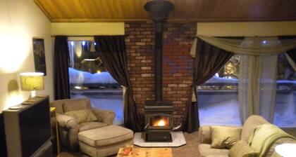 Come to Mammoth and Play @ 3 bedroom, 2&1/2 Bath Condo. Great family getaway.