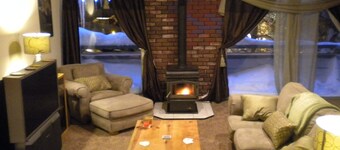 Come to Mammoth and Play @ 3 bedroom, 2&1/2 Bath Condo. Great family getaway.