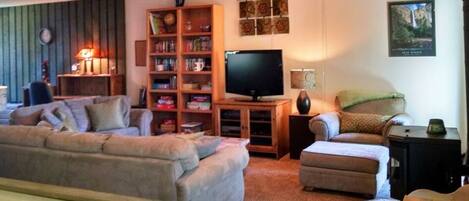 Smart TV, caminetto, lettore DVD, giocattoli