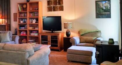 Come to Mammoth and Play @ 3 bedroom, 2&1/2 Bath Condo. Great family getaway.