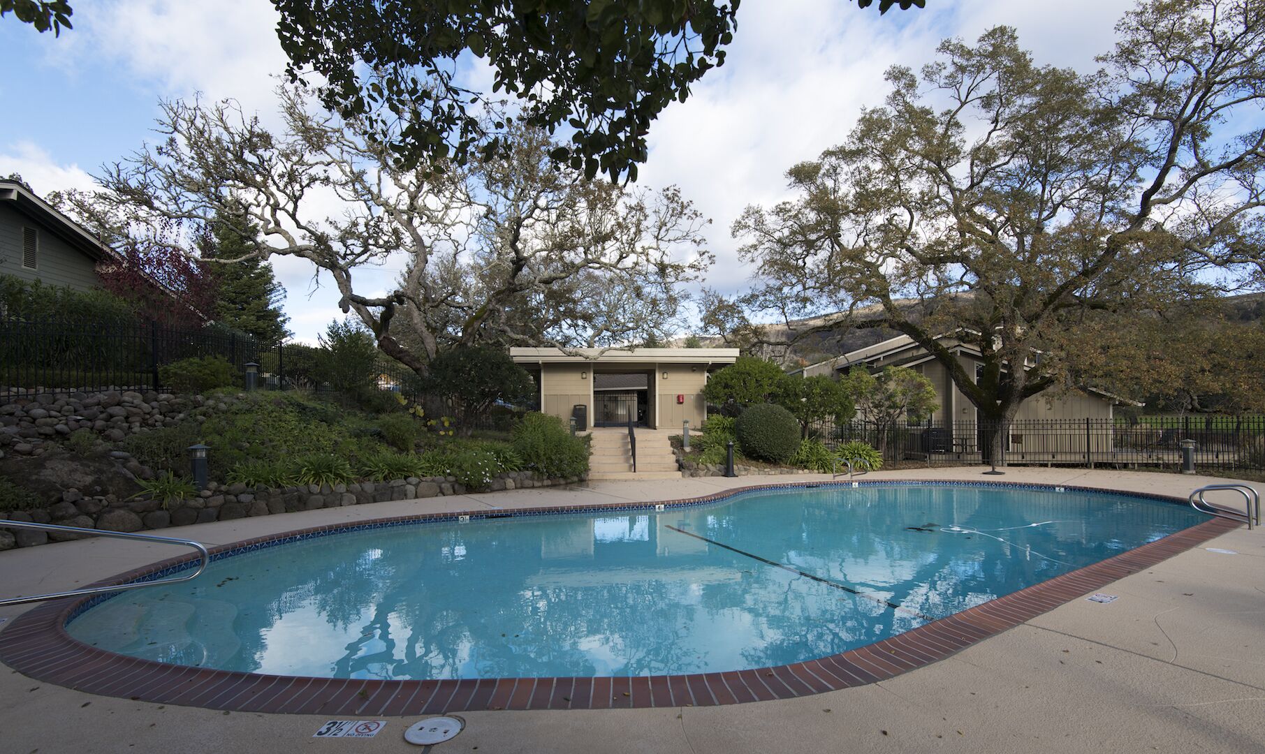 Alberca al aire libre y alberca climatizada