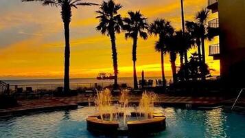 Een binnenzwembad, een verwarmd zwembad