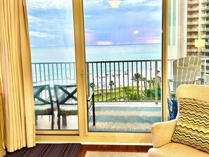 Interior - Happy Hours@Shores of Panama | Beachfront Resort Pools, Hot Tub & Tiki Bar (Panama City Beach)
