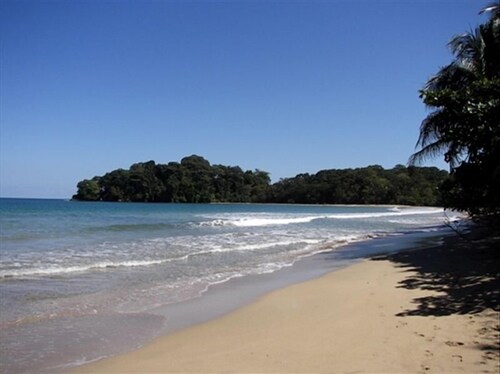 Casa Tres Monos- Stunning Garden/Beach Wildlife Viewing