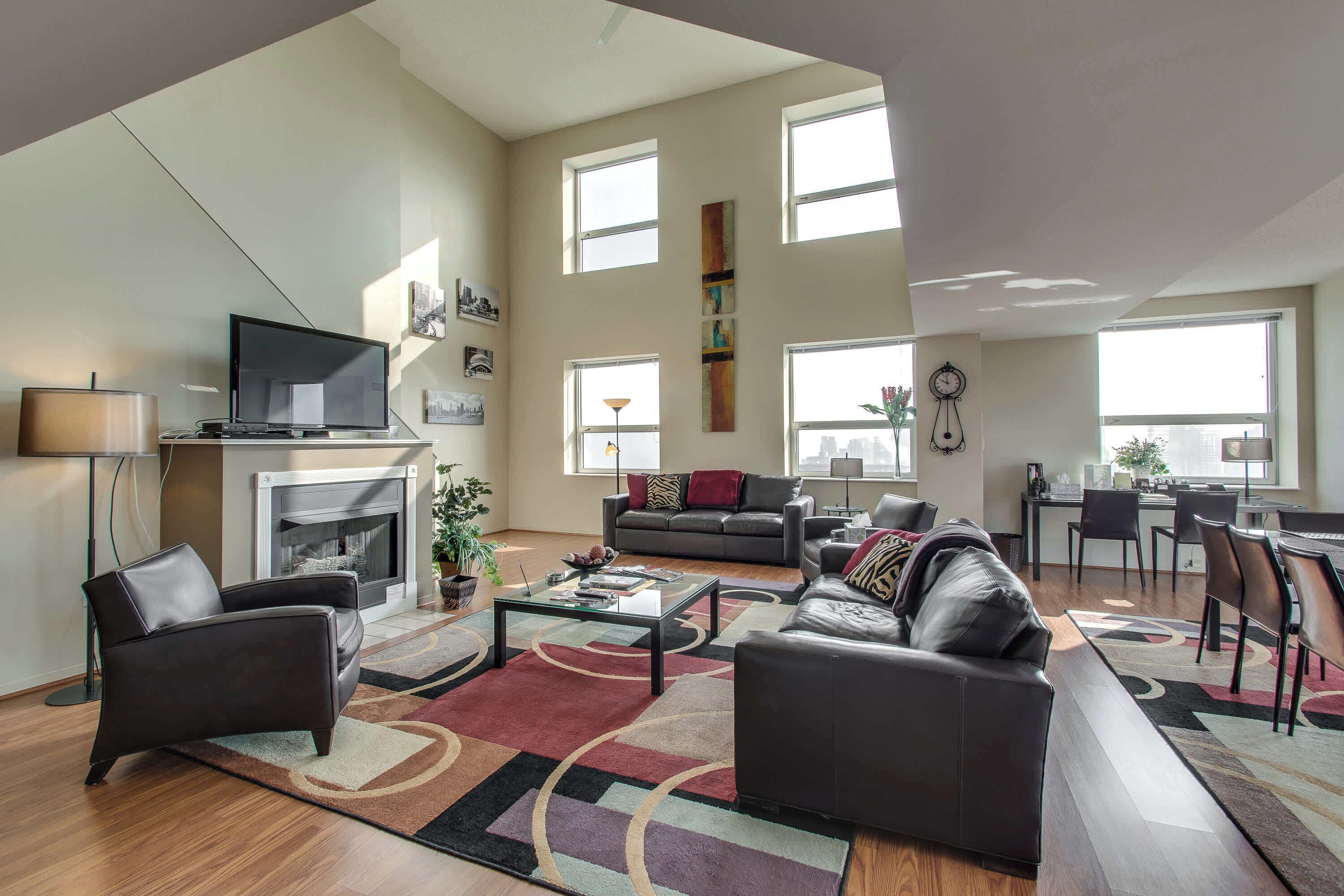 電視、壁爐、 辦公室