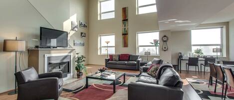 Fernseher, Kamin, Arbeitsbereiche