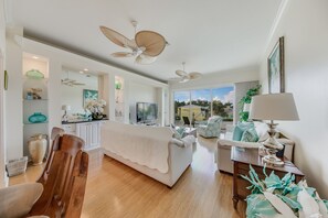 Smart TV - Beach Location - Luxury Villa with Pool, Walk to Beach and Restaurants! (Siesta Key)