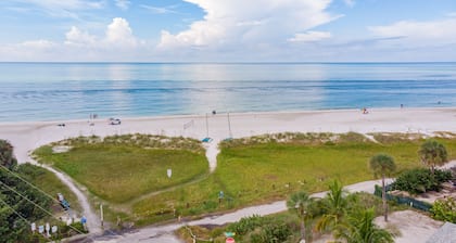 Strandlage - Luxusvilla mit Pool, Strand und Restaurants zu Fuß erreichbar!
