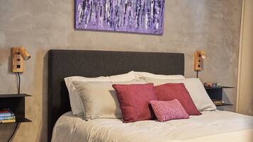 1 quarto, cofres nos quartos, ferros/tábuas de passar roupa