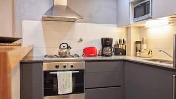 Refrigerador, microondas, horno, placa de cocina