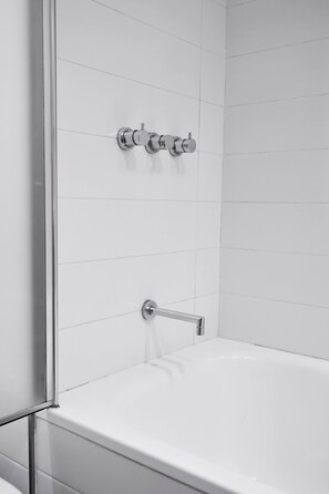 Combined shower/bathtub, hair dryer, bidet, towels - 5 Stars! Just Renovated, Best Location in Palermo Soho, Featured on CNN/Time Out (Buenos Aires)