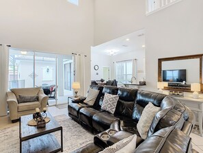 Smart TV, DVD player, ping pong, books -  Reunion WATER PARK,free shuttle to Disney,Reunion golf, on-site dining. (Kissimmee)