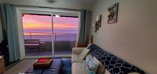 Sea Gypsy Condo Ground Floor/Right on the Beach
Beach, Sunsets, Bonfires, Pool