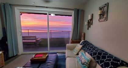 Sea Gypsy Condo Ground Floor/Right on the Beach
Beach, Sunsets, Bonfires, Pool