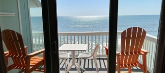 Lovely Oceanfront Condo w/ Vast Top Floor Views; Pool; WiFi/Cable; Quiet; 2 Max