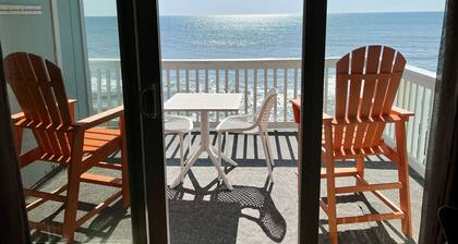 Ihastuttava Oceanfront Condo🔹Vastin ylimmän kerroksen näkymät oolUima-allas 🔹 WiFi ja kaapeli