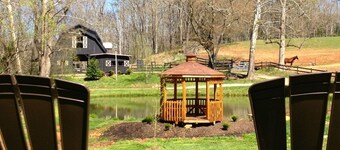 17 Acre Private Horse Farm~Fireplace~Hot Tub~Quiet~Secluded