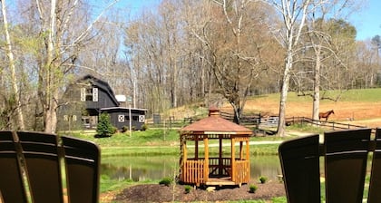 17 Acre Private Horse Farm~Fireplace~Hot Tub~Quiet~Secluded