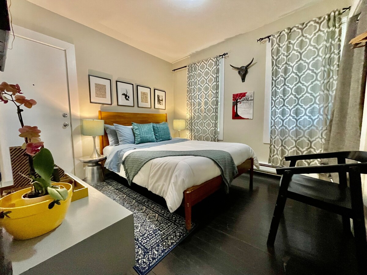 Gorgeous Rare 3BR 3BA duplex with free Parking, Rare gorgeous 3 bds 3 baths w/ Parking in Best loca