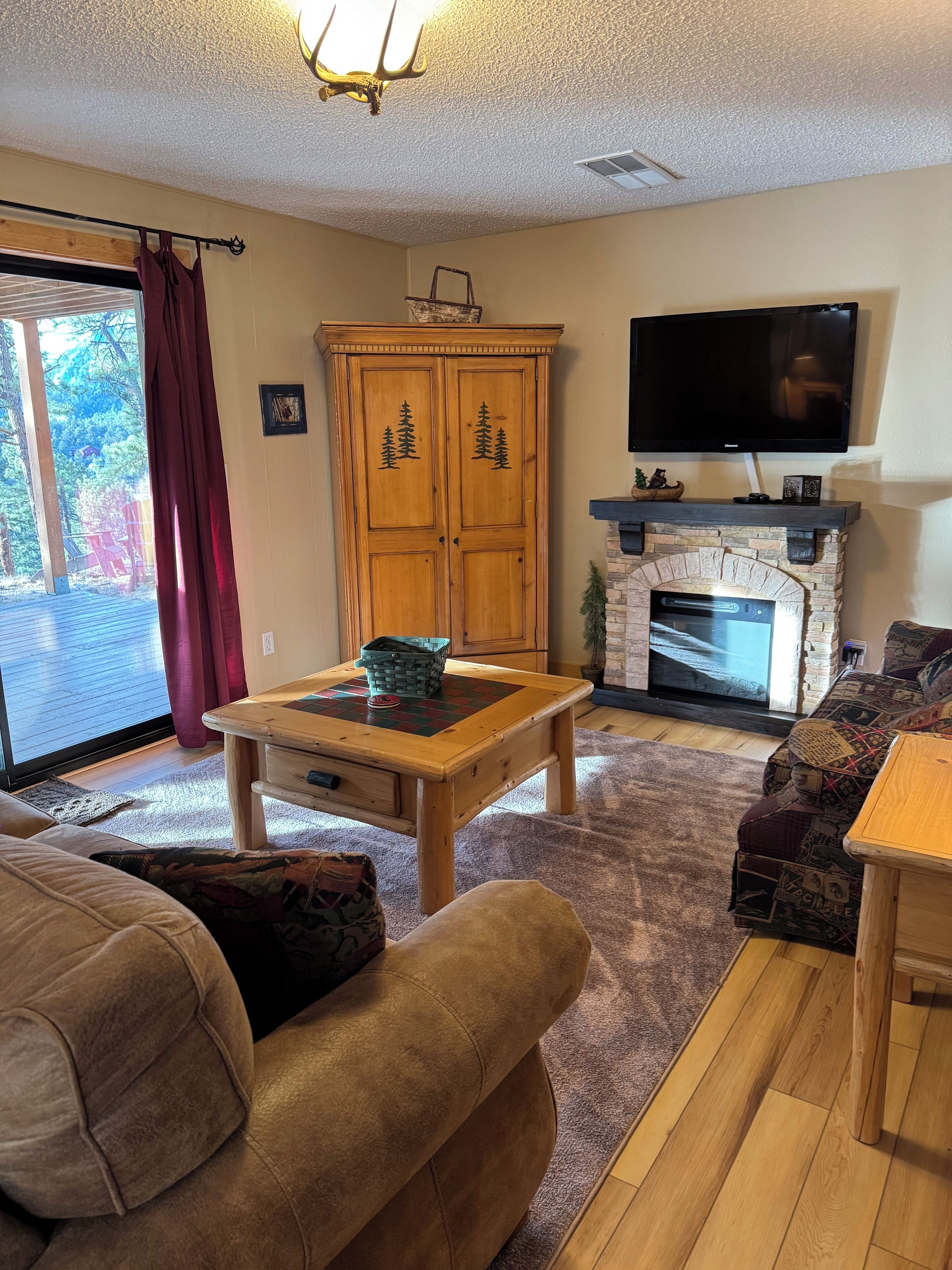 Smart TV, fireplace, DVD player