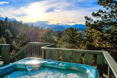 Views-Views-Views ,Private Location,Hot Tub,Wood Burning Fp