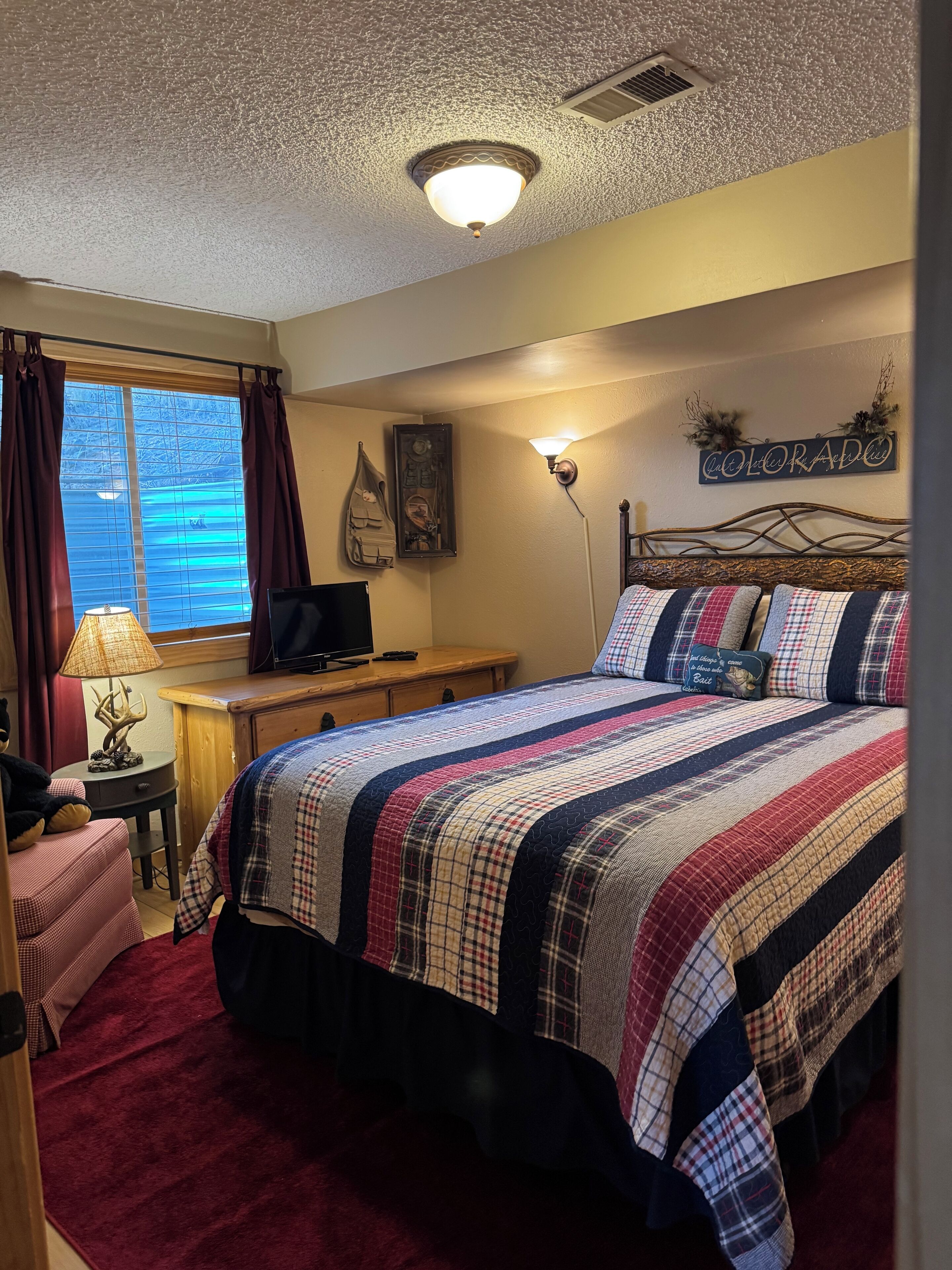 2 makuuhuonetta, silitysrauta/-lauta, Wi-Fi, vuodevaatteet