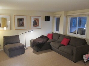 Flat-screen TV, DVD player, stereo - Core Property sun drenched and elegant (Aspen)