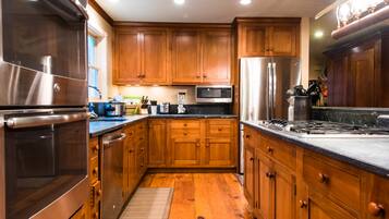 KĂŒhlschrank, Mikrowelle, Ofen, Herdplatte