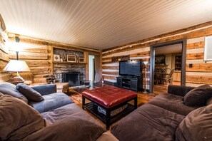 TV, fireplace, DVD player, foosball - Stunning Family/Friends Retreat,110 Private Acres, Renovated Historic Home (Madison)